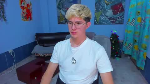 Snapshot of patrik027 chatting on 12.03.25 .... online show from 12.03.25