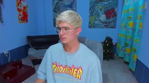 Snapshot of patrik027 chatting on 12.15.25 .... online show from 12.15.25