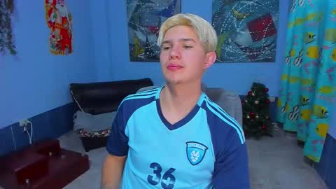 Snapshot of patrik027 chatting on 12.16.25 .... online show from 12.16.25