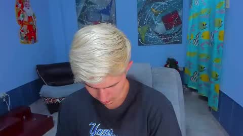 Snapshot of patrik027 chatting on 12.17.25 .... online show from 12.17.25