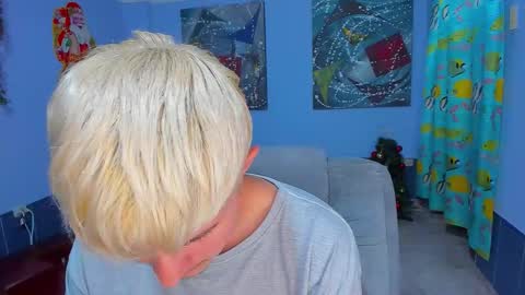 Snapshot of patrik027 chatting on 12.18.25 .... online show from 12.18.25