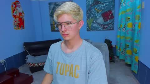 Snapshot of patrik027 chatting on 12.19.25 .... online show from 12.19.25