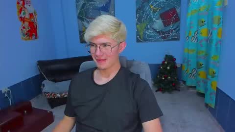 Snapshot of patrik027 chatting on 12.19.25 .... online show from 12.19.25