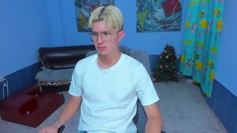 Snapshot of patrik027 chatting on 01.11.26 .... online show from 01.11.26