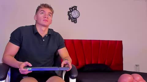 Snapshot of paul_george212 chatting on 10.02.25 Paull George online show from 10.02.25