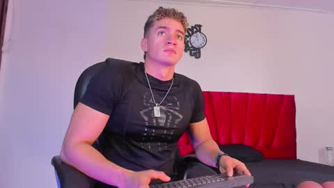 Snapshot of paul_george212 chatting on 10.06.25 Paull George online show from 10.06.25