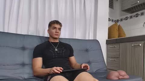 Snapshot of paul_george212 chatting on 10.10.25 Paull George online show from 10.10.25