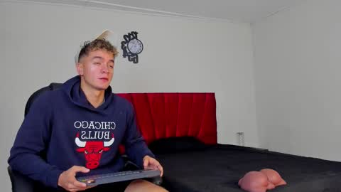 Snapshot of paul_george212 chatting on 10.10.25 Paull George online show from 10.10.25