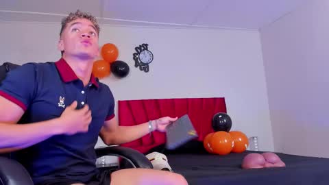 Snapshot of paul_george212 chatting on 10.11.25 Paull George online show from 10.11.25