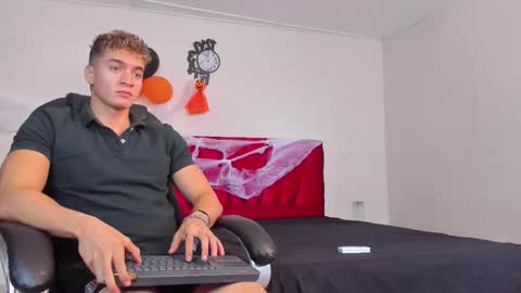 Snapshot of paul_george212 chatting on 10.16.25 Paull George online show from 10.16.25