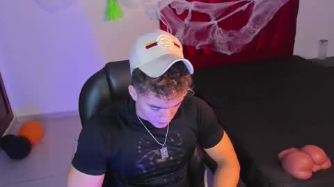 Snapshot of paul_george212 chatting on 10.17.25 Paull George online show from 10.17.25