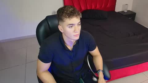 Snapshot of paul_george212 chatting on 10.31.25 Paull George online show from 10.31.25