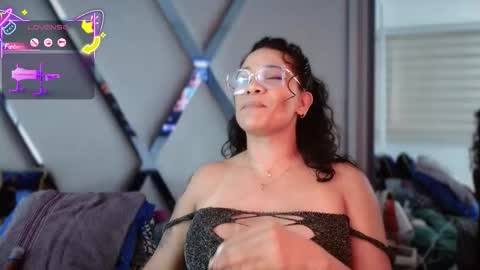 Snapshot of paula_daniela1 chatting on 10.15.25 Paula online show from 10.15.25