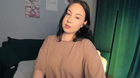 Snapshot of paulaguidroz chatting on 10.19.25 Aurora online show from 10.19.25