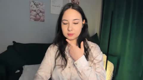 Snapshot of paulaguidroz chatting on 10.20.25 Aurora online show from 10.20.25