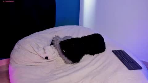 Snapshot of paulin01_ chatting on 10.30.25 Paulina online show from 10.30.25