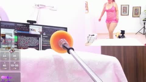 Paulina Davis  online show from 01.14.25