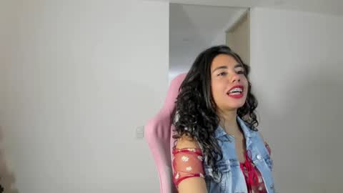 Snapshot of paulina_dossantos chatting on 12.19.24 paulina online show from 12.19.24