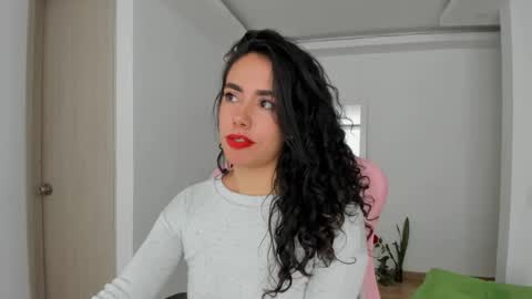 Snapshot of paulina_dossantos chatting on 02.14.25 paulina online show from 02.14.25