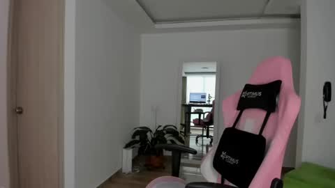 Snapshot of paulina_dossantos chatting on 02.20.25 paulina online show from 02.20.25