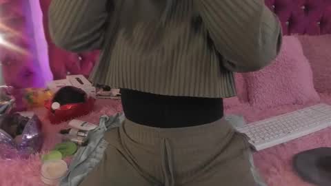 Snapshot of paulinabelen21 chatting on 10.18.25 paulinabelen21 online show from 10.18.25