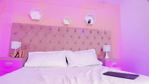 Paulina Belle online show from 12.19.24