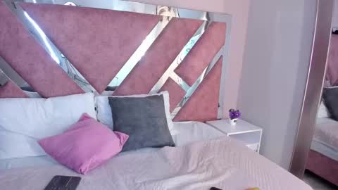 Paulina online show from 12.19.25