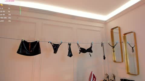 Paulina Santos  online show from 04.09.26