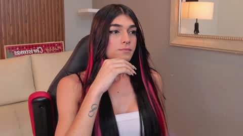 Snapshot of pauly_dolll chatting on 12.16.24 Pauly online show from 12.16.24