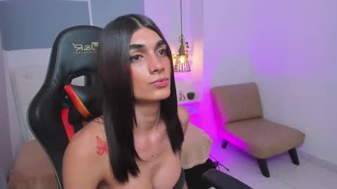 Snapshot of pauly_dolll chatting on 02.25.25 Pauly online show from 02.25.25