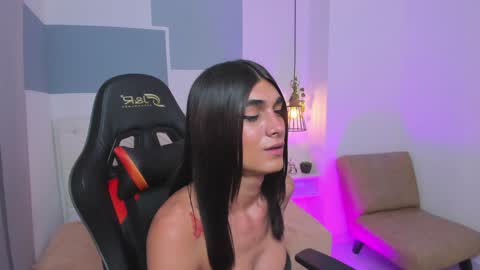 Snapshot of pauly_dolll chatting on 02.26.25 Pauly online show from 02.26.25