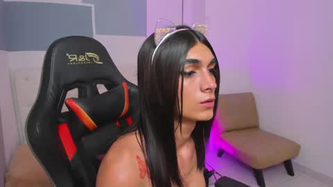 Snapshot of pauly_dolll chatting on 02.27.25 Pauly online show from 02.27.25