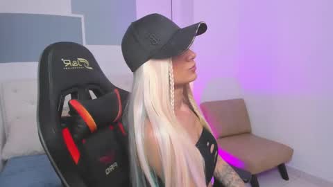 Snapshot of pauly_dolll chatting on 02.27.25 Pauly online show from 02.27.25