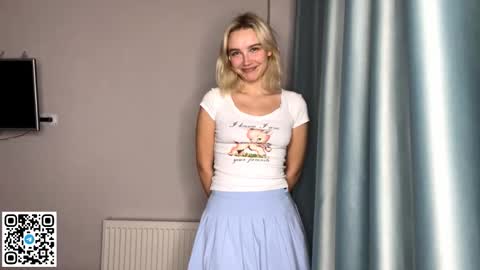 Snapshot of paztumminello chatting on 10.22.25 Lola online show from 10.22.25