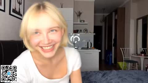 Snapshot of paztumminello chatting on 10.24.25 Lola online show from 10.24.25