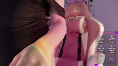 Snapshot of peach69love chatting on 02.28.25 P E A C H online show from 02.28.25