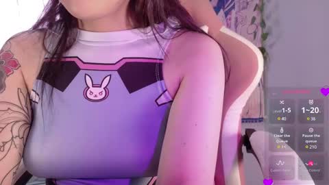 Snapshot of peach69love chatting on 03.01.25 P E A C H online show from 03.01.25