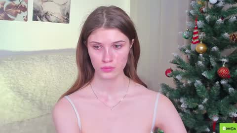 Snapshot of peach_mila chatting on 12.17.24 your love online show from 12.17.24