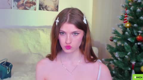 Snapshot of peach_mila chatting on 12.18.24 your love online show from 12.18.24