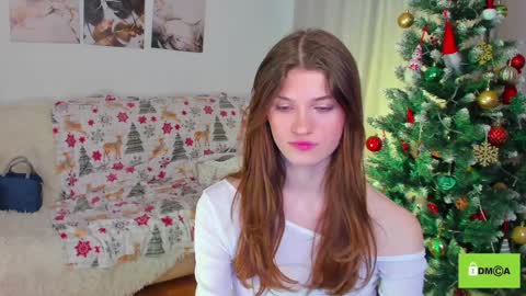 Snapshot of peach_mila chatting on 12.29.24 your love online show from 12.29.24