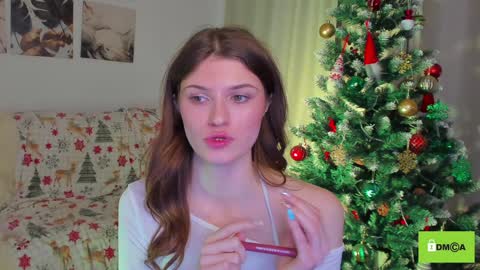 Snapshot of peach_mila chatting on 12.30.24 your love online show from 12.30.24