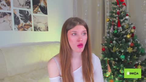 Snapshot of peach_mila chatting on 01.07.25 your love online show from 01.07.25