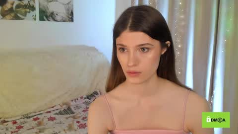 Snapshot of peach_mila chatting on 01.23.25 your love online show from 01.23.25