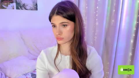 Snapshot of peach_mila chatting on 01.25.25 your love online show from 01.25.25