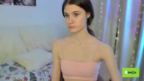 Snapshot of peach_mila chatting on 01.26.25 your love online show from 01.26.25