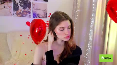 Snapshot of peach_mila chatting on 02.14.25 your love online show from 02.14.25