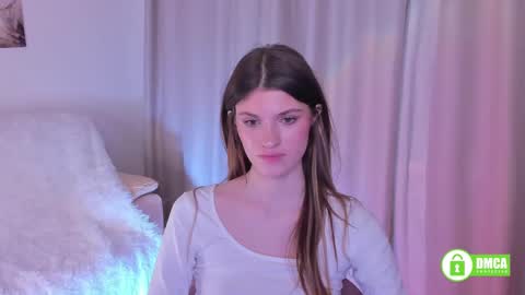 Snapshot of peach_mila chatting on 03.04.25 your love online show from 03.04.25