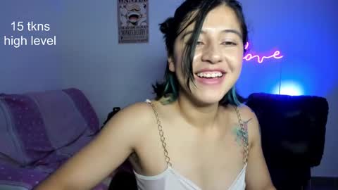 Snapshot of peach_paradisee chatting on 03.01.25 S online show from 03.01.25