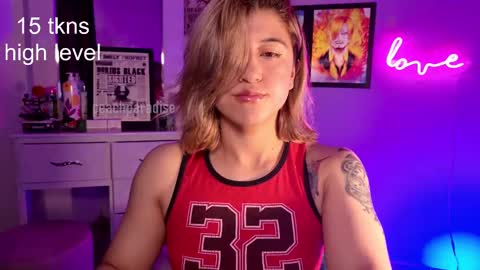 Snapshot of peach_paradisee chatting on 10.04.25 S online show from 10.04.25