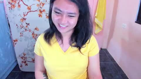 Snapshot of peachperfect_ chatting on 02.25.26 I dont demand tokens for as long as youre not requesting anything but that doesnt mean I dont need tokens.. I dont do free online show from 02.25.26